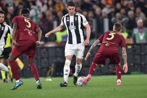 米兰锋线补强计划曝光：DV9领衔三大目标 恩博洛进入备选名单